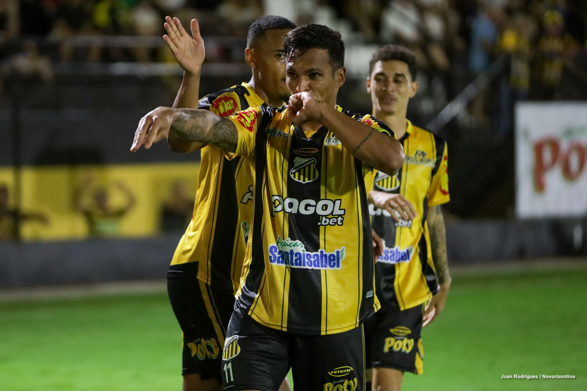 Tigre vira no Jorjão: Novorizontino bate Athletic e cola na liderança